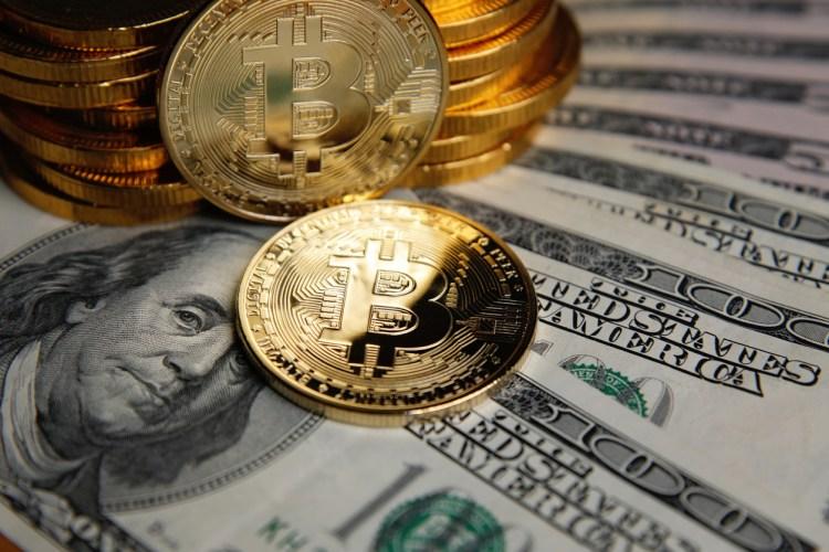 由于比特币价格在10万美元以下徘徊，美国比特币ETF资金流出高达11亿美元。