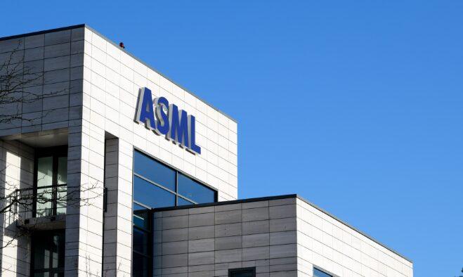 ASML股价飙升，订单创历史新高，并发布了人工智能驱动的2026年业绩展望